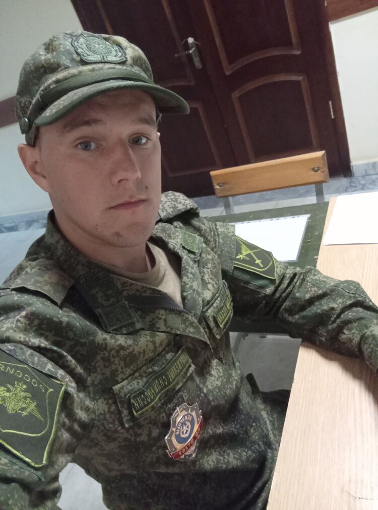  53702741  Alexander, 25 ,    