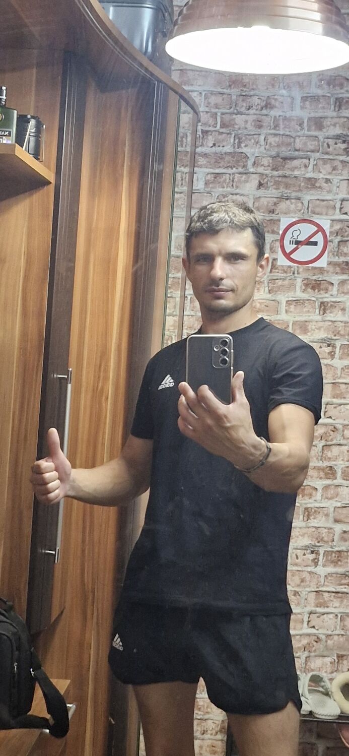  43922861  Denis, 33 ,    