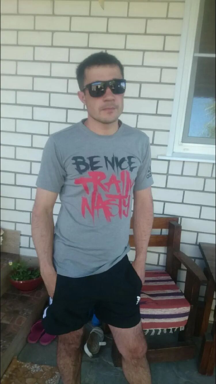 ,   Artem, 41 ,   c , 