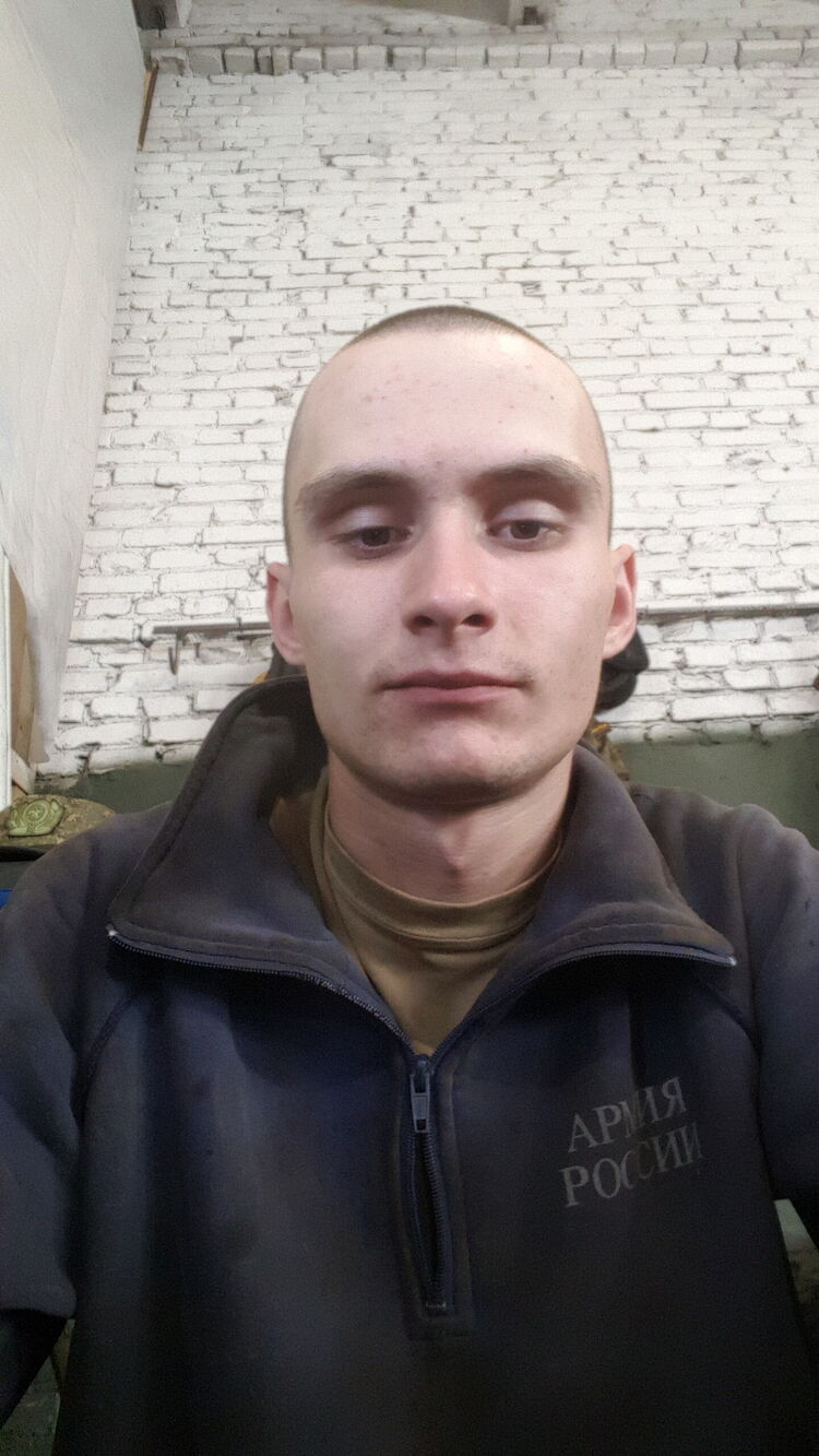  45868321  Maks, 23 ,    