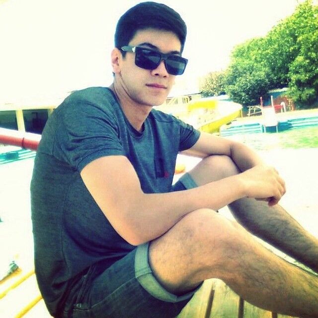  ,   Boburmirzo, 32 ,   