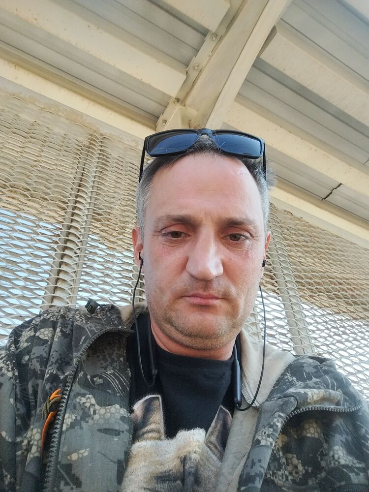  40201871  Sergey, 49 ,    