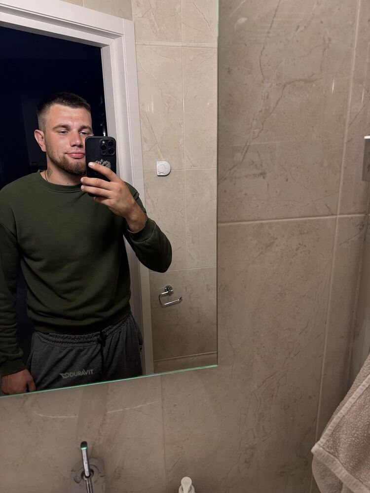 ���������� ���������, ���� ������� Adam, 27 ���, ������������ ��� ������, ����� � ���������