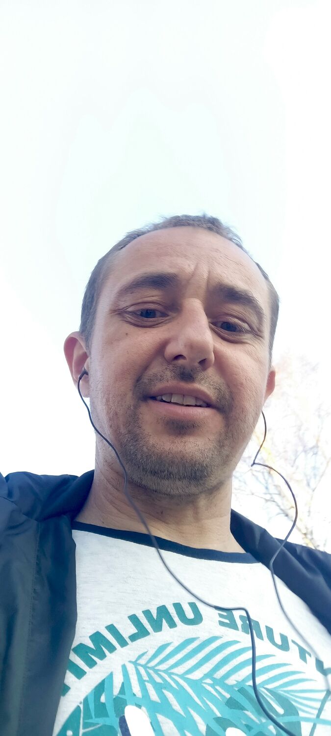  44588571  Artem, 40 ,    