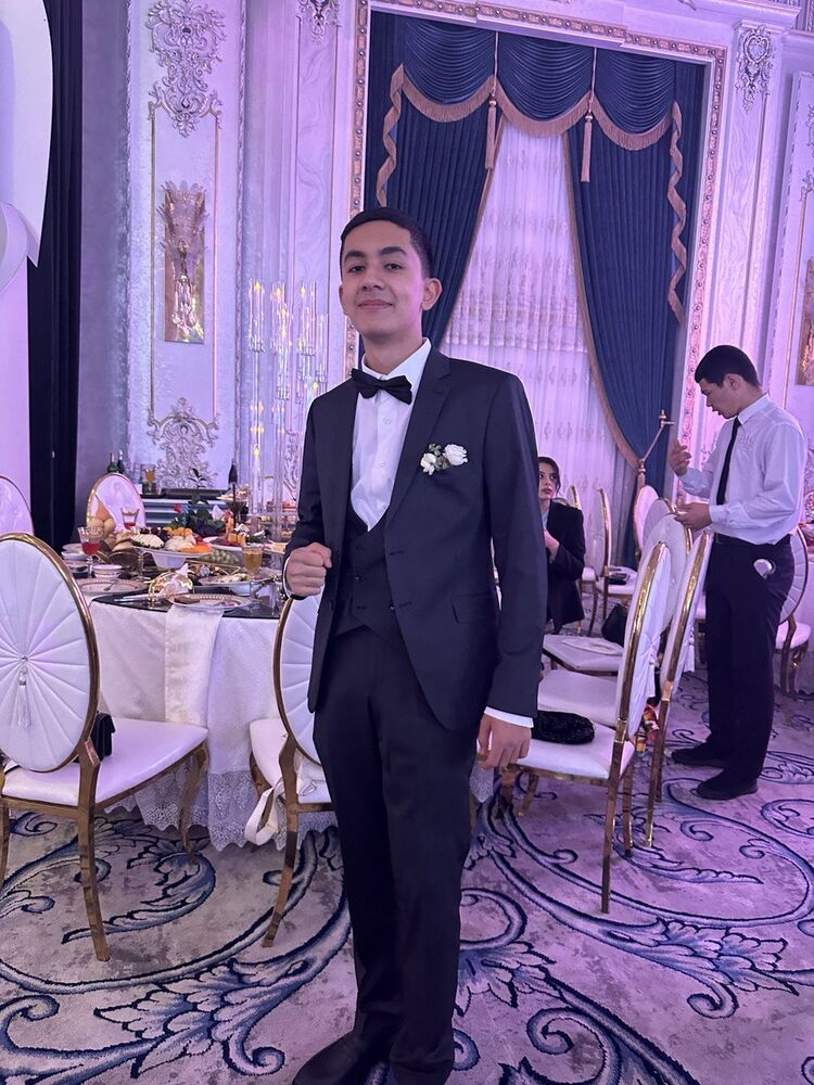  49385711  Djfdhj, 22 ,    