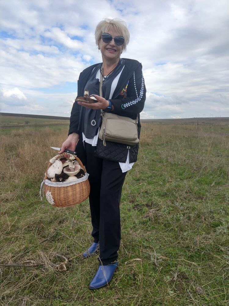  29831621  Natali, 61 ,    