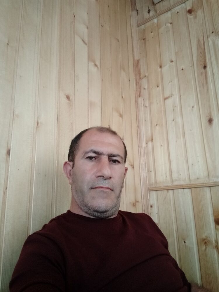  18285111  Zaur, 49 ,    