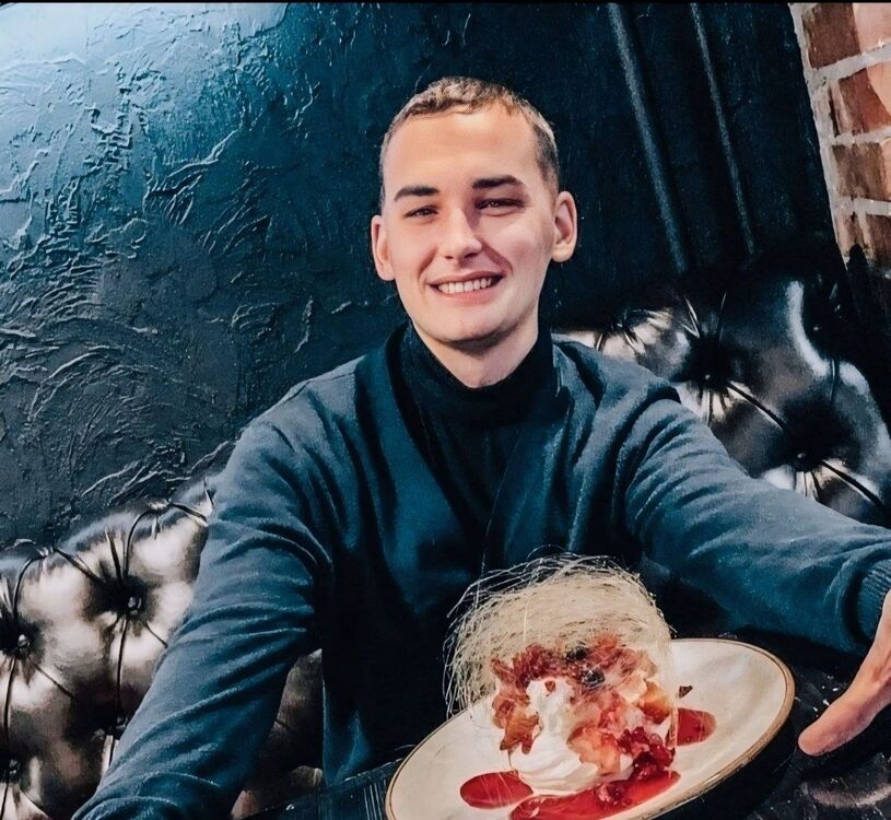  47135421  Alexander, 30 ,    