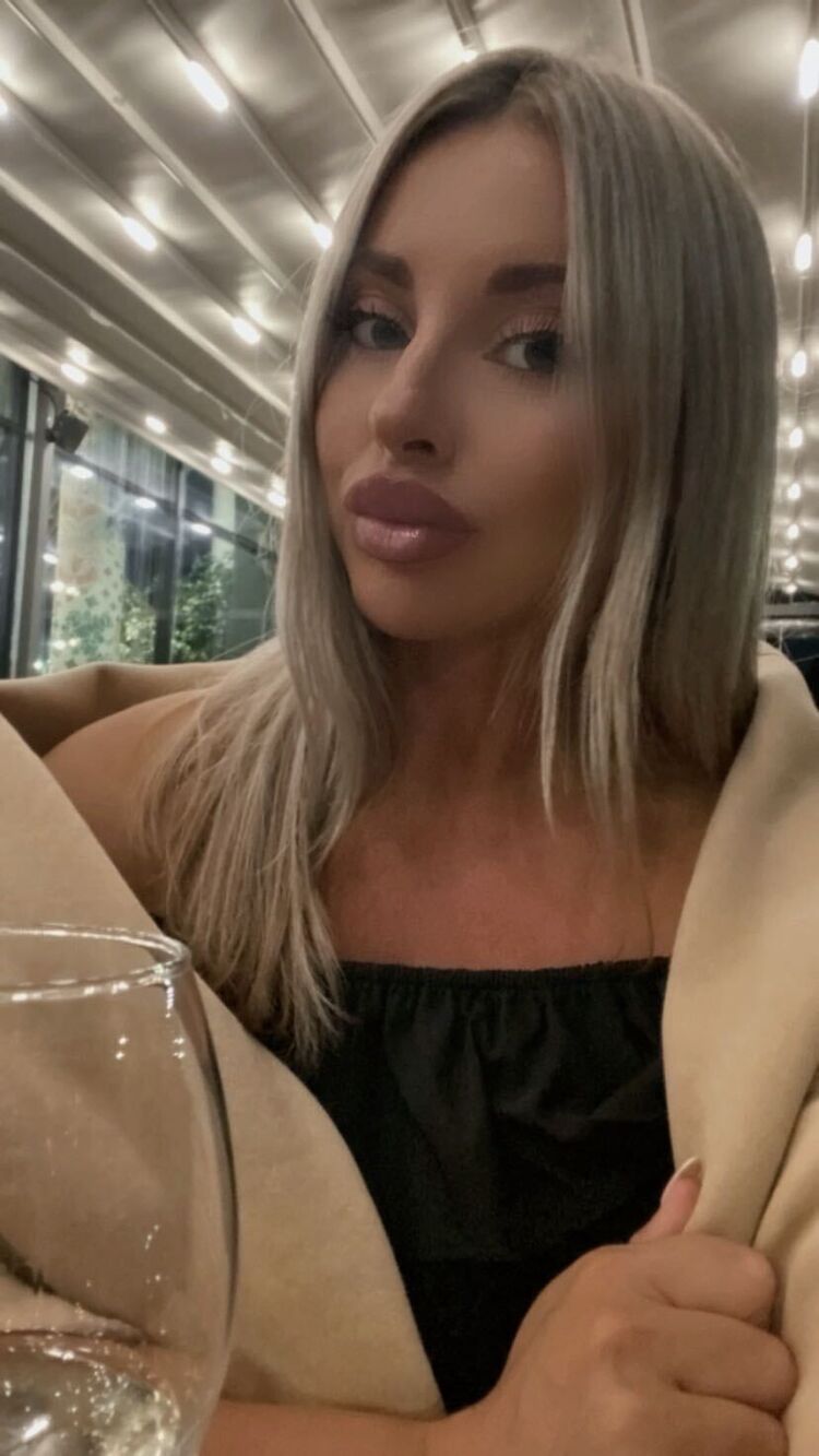  ,   Kari, 32 ,  