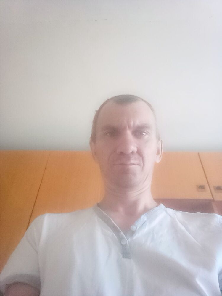  35711251  Anatolii, 42 ,    