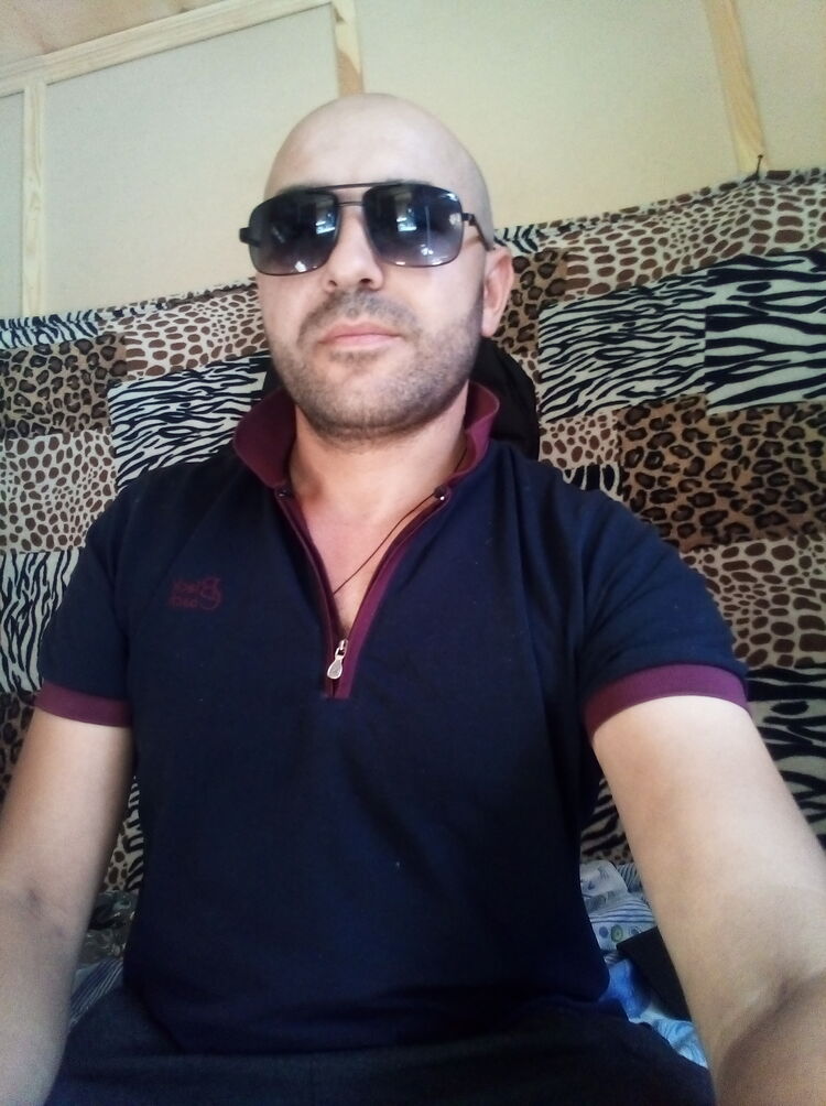  44214861  Artur, 38 ,    