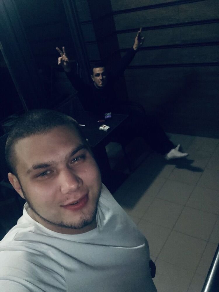  31640701  Dewais, 27 ,    