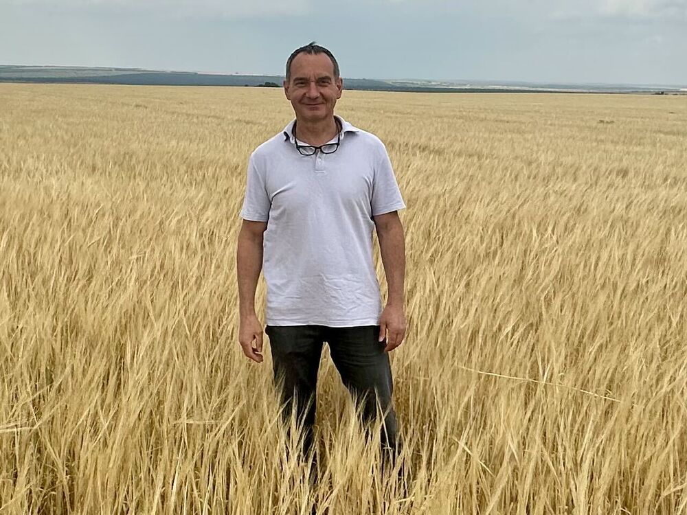  52191521  Vladislav, 52 ,    