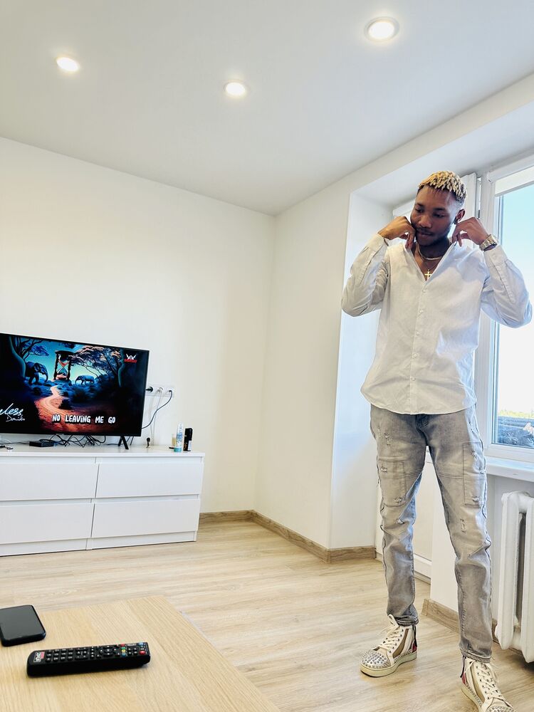  36939971  Alvin, 27 ,    