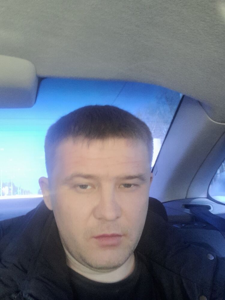  33081081  Igor, 36 ,    