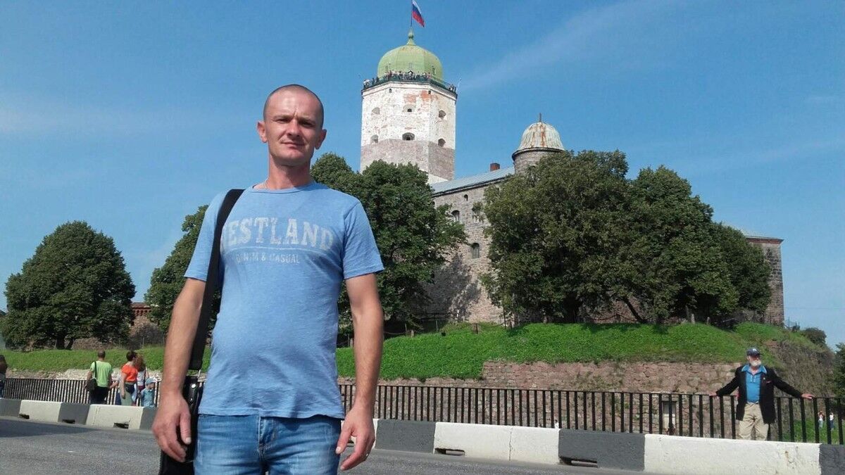 9853651  Andrej, 44 ,    