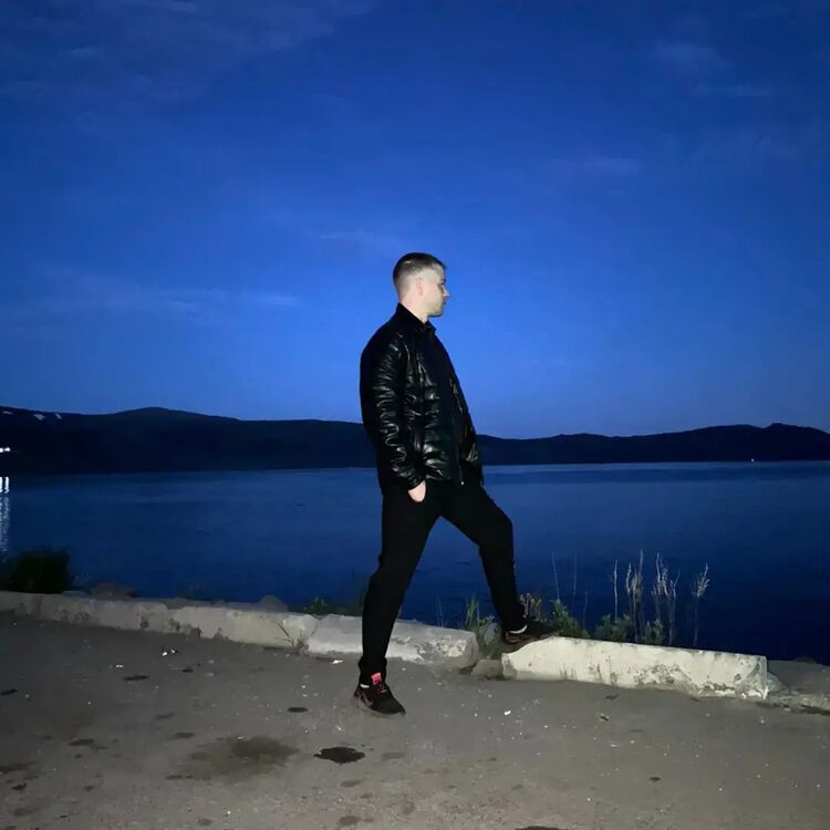  ,   Viktor, 34 ,   
