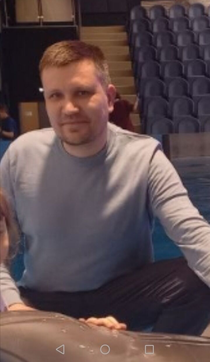  45262401  Anton, 42 ,    