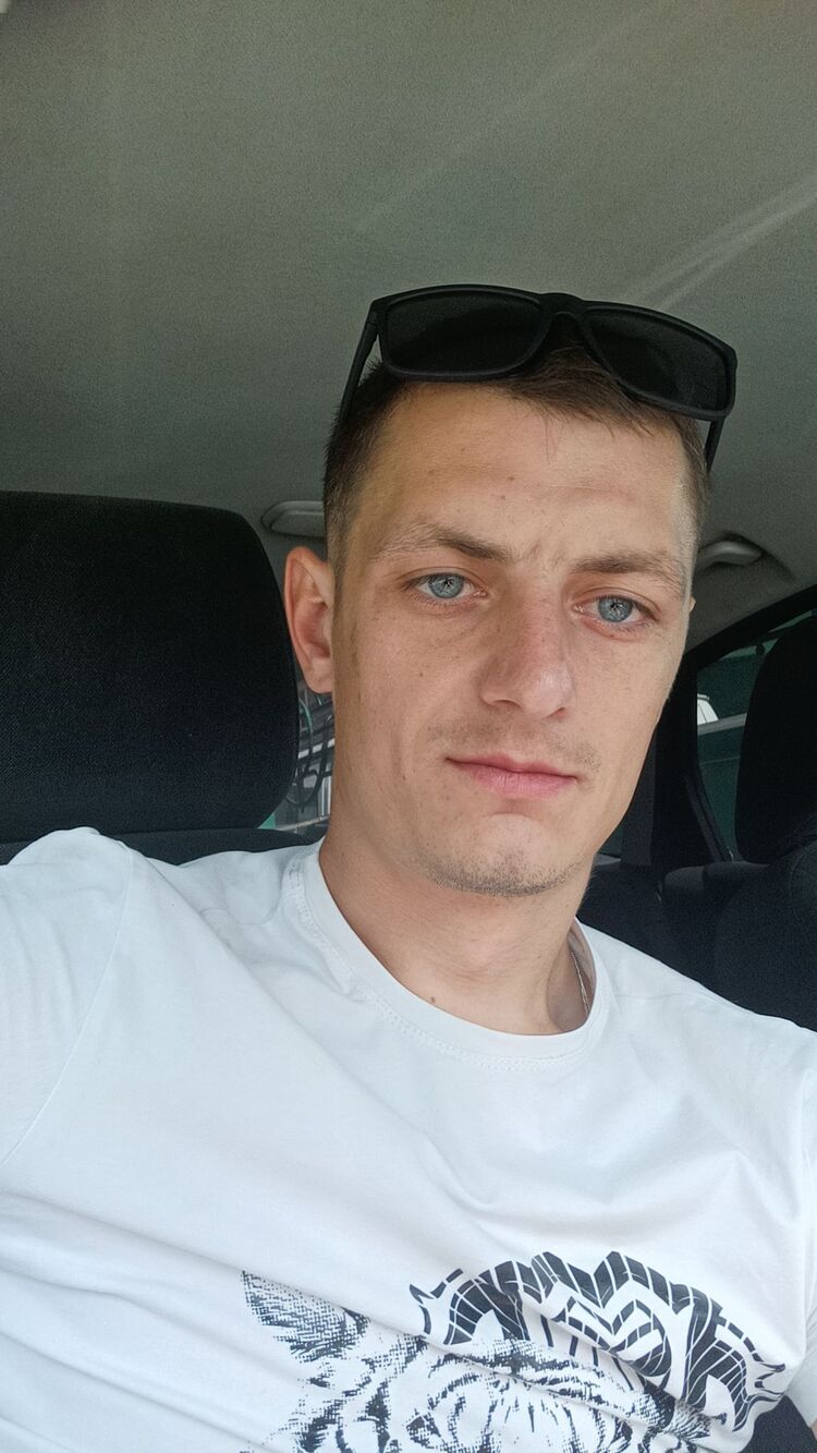  35337781  Alexander, 28 ,    