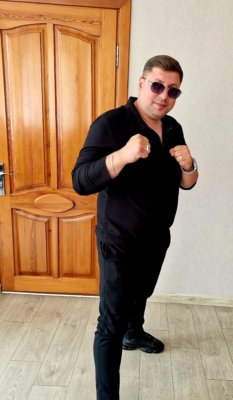  51993711  Erik, 39 ,    