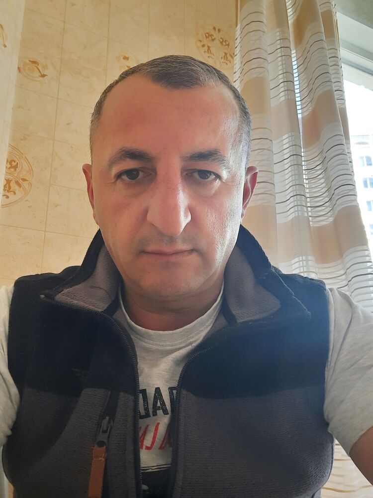  37676481  Temur, 46 ,    