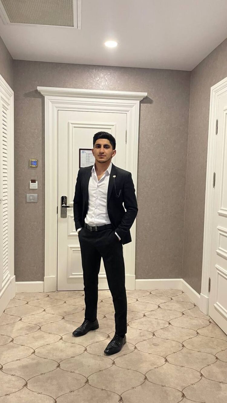  46694921  Kamil, 27 ,    