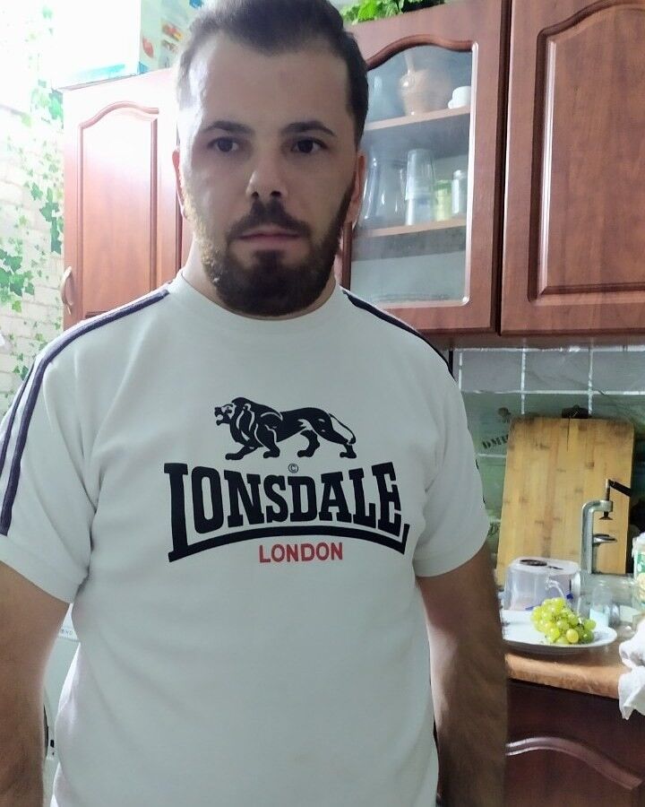  17953671  Alex, 30 ,    