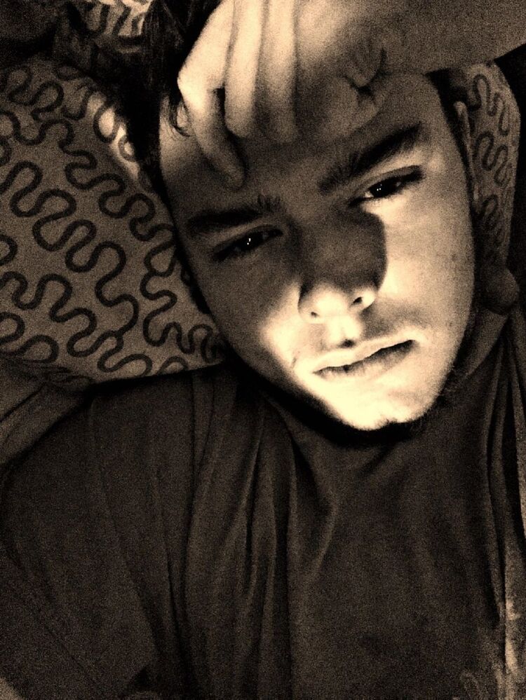  24878911  Alex, 23 ,    