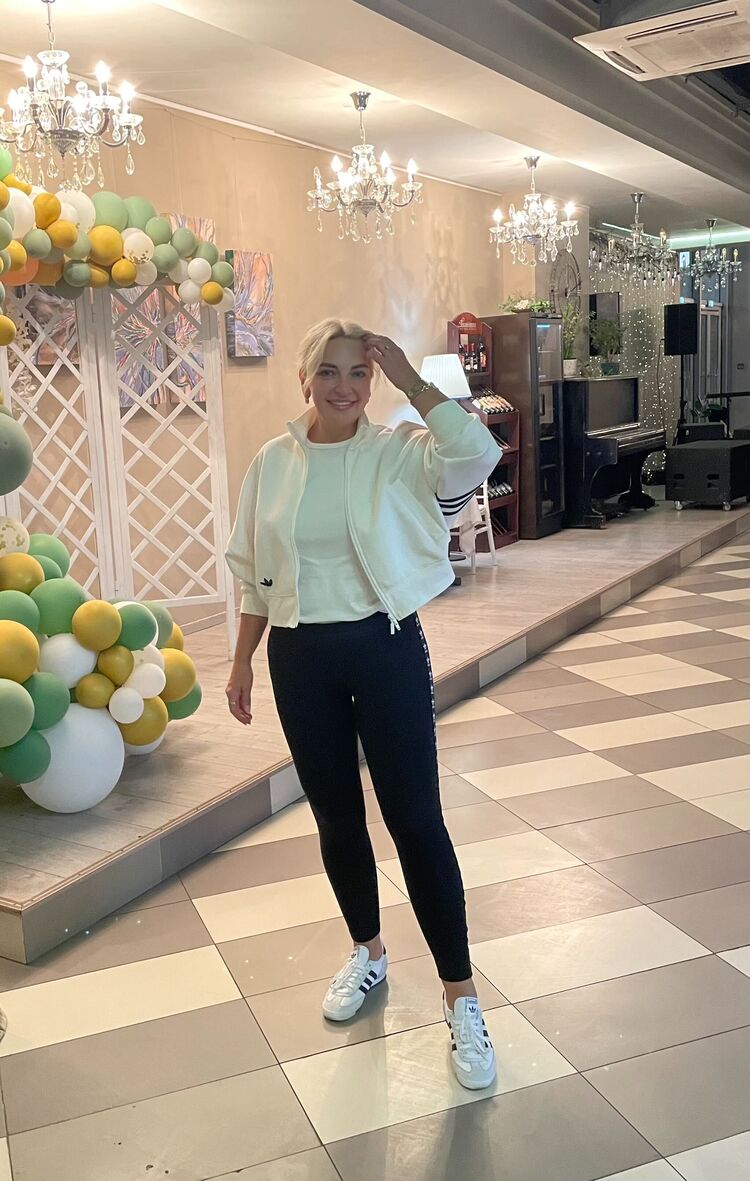  46587961  Ksenia, 51 ,    