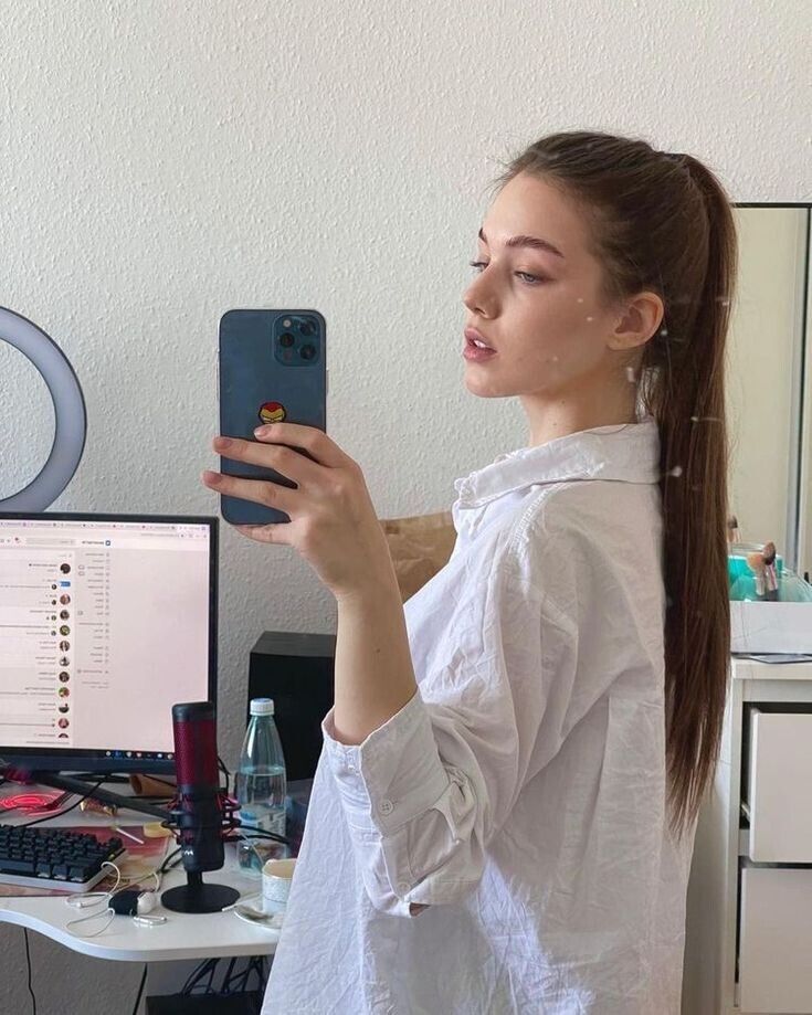  -,   Anna, 21 ,   