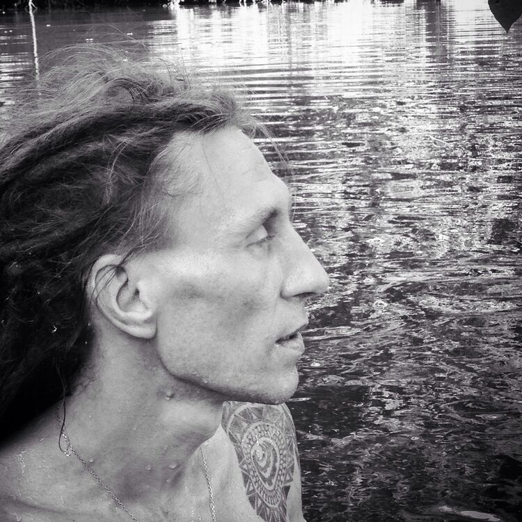  16857751  Roman, 40 ,    