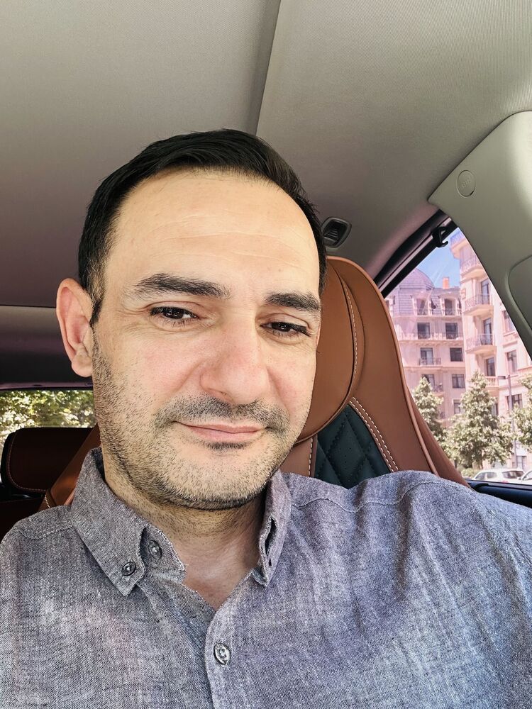  44263671  Niko, 40 ,    