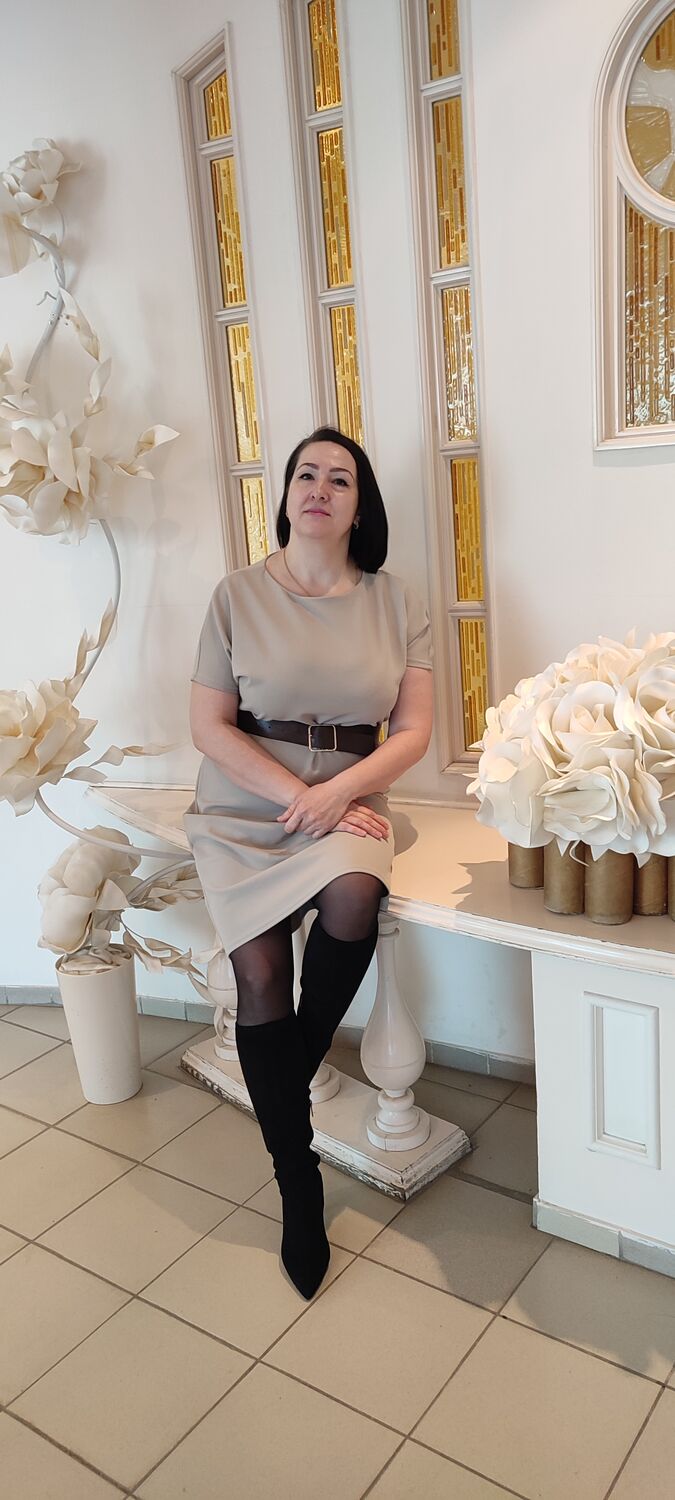  50400691  Elena, 44 ,    