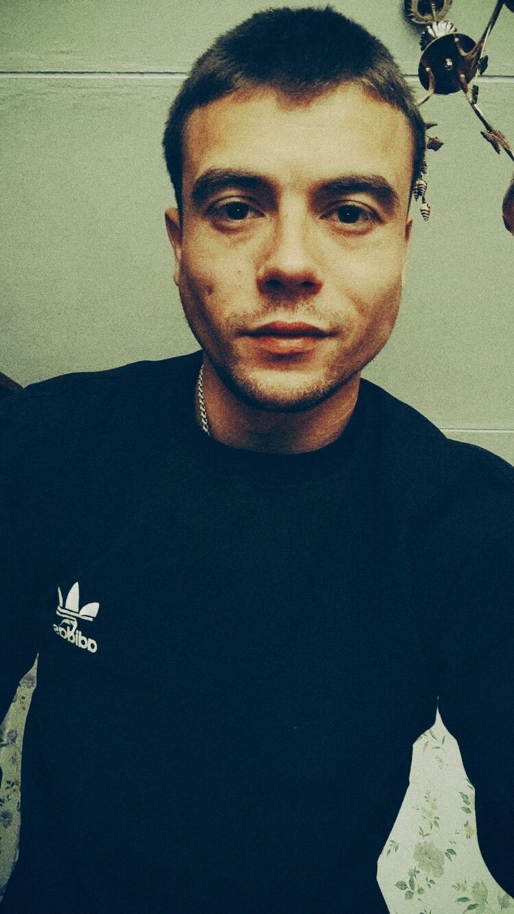  54108131  Maks, 29 ,    