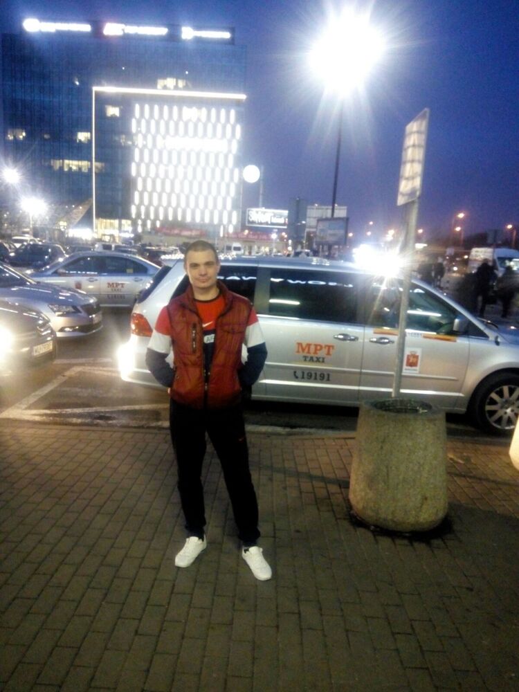  ,   Viktor, 37 ,   c 