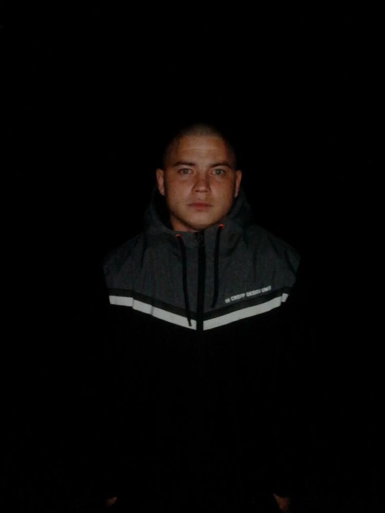  49907611  Alexander, 28 ,    