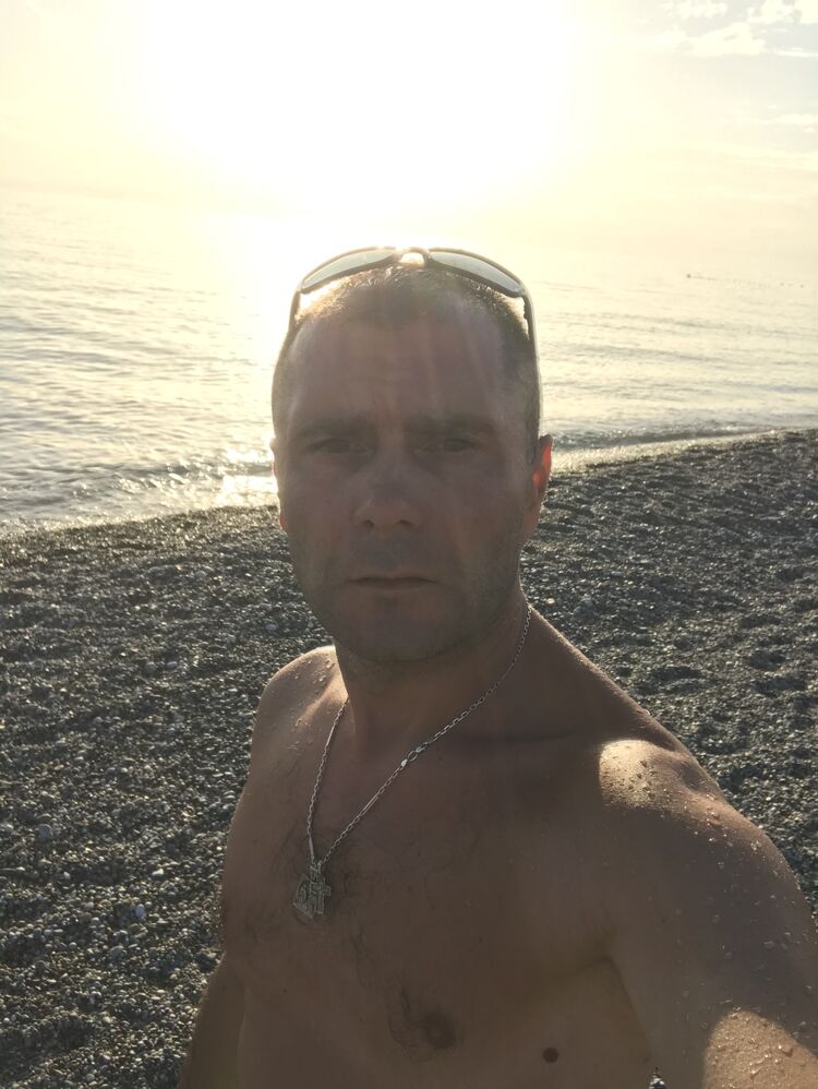  24107031  Miron, 44 ,    