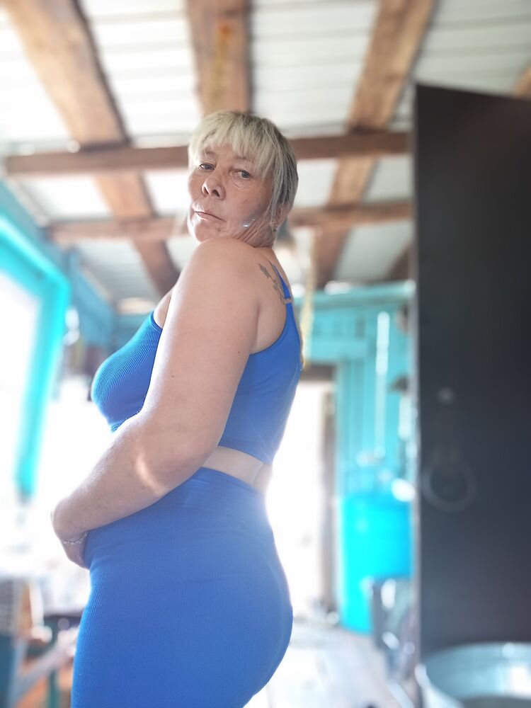  ,   Marina, 45 ,   ,   , c , 