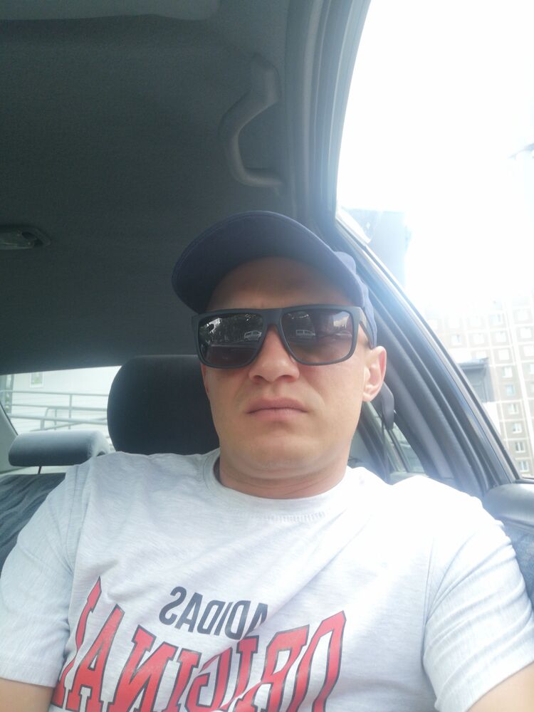  ,   Denis, 33 ,   ,   