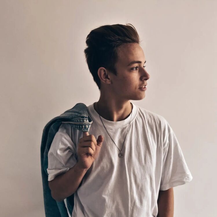  29835731  Vsevolod, 21 ,    -