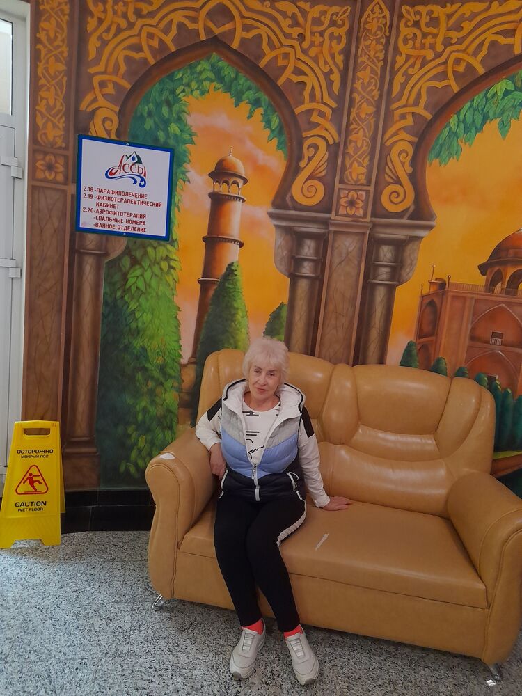  41763491  Lyudmila, 68 ,    