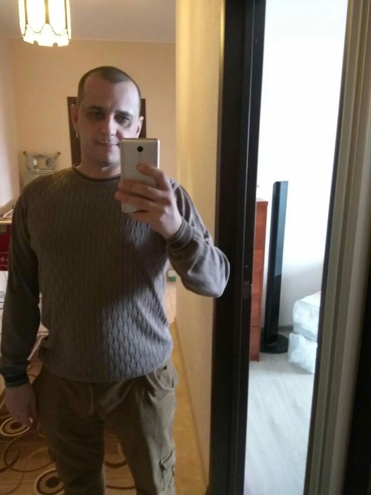  46589501  Sergei, 41 ,    