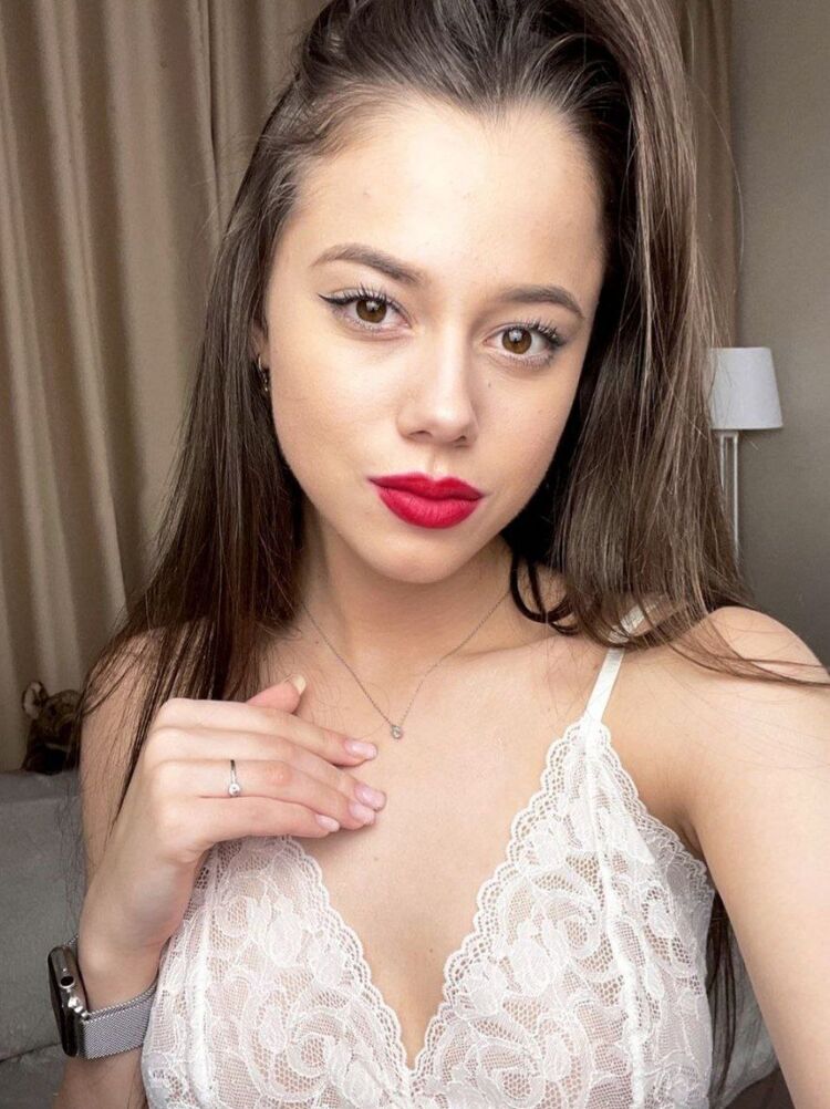  23950431  Ksenia, 23 ,    