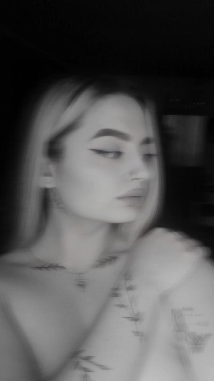  ,   Viktoria, 22 ,   ,   