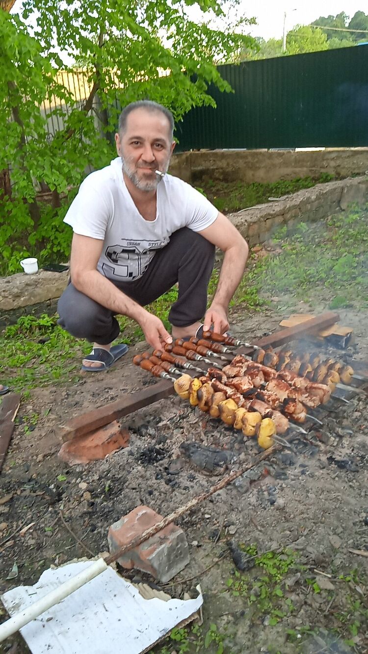  ,   Artur, 52 ,   ,   
