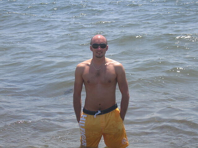  51208111  Popov , 57 ,    