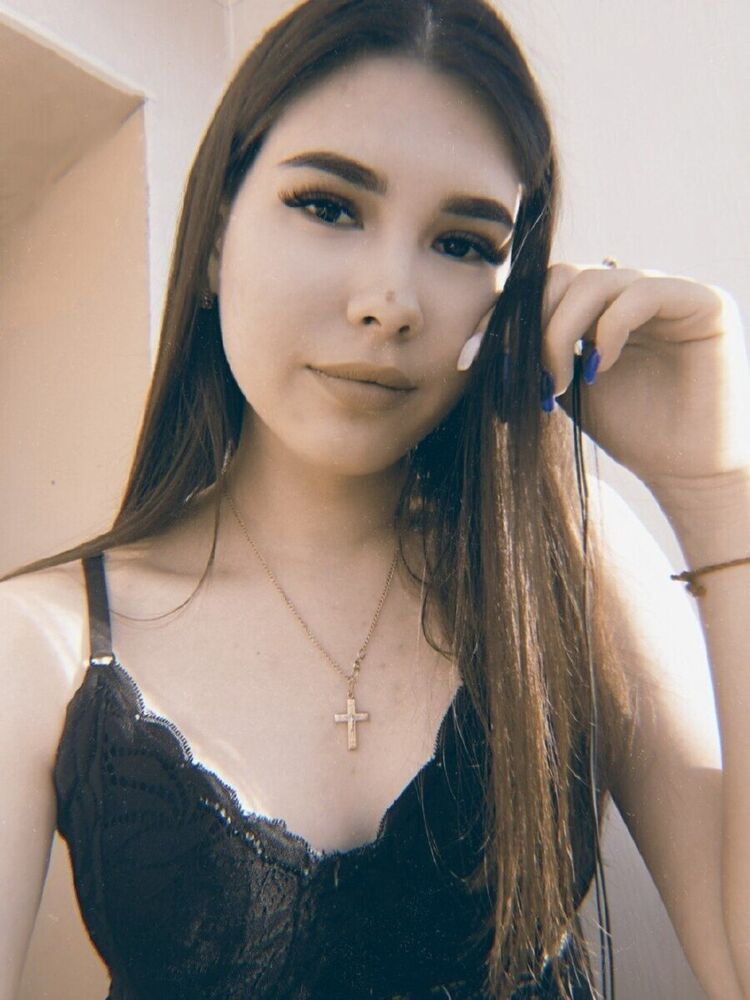  28766401  Laura, 24 ,    