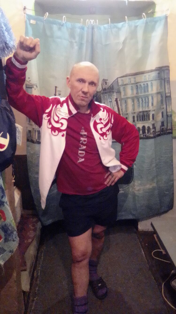  27105551  Denis, 38 ,    