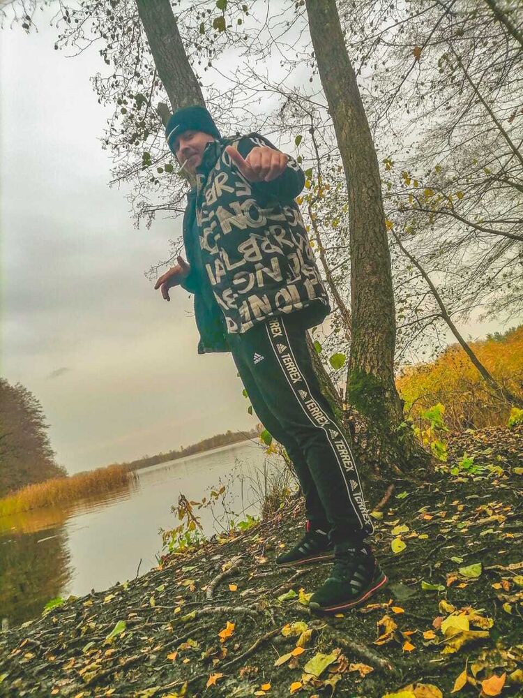  30381901  Anton, 31 ,    