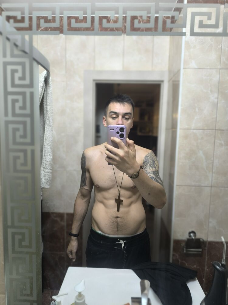 54081281  Julius, 32 ,    -